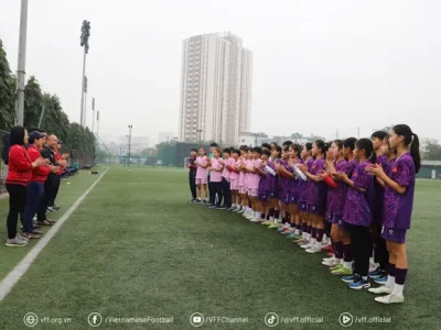 Lãnh đạo VFF động viên nồng nhiệt, trao hợp đồng cho HLV Nhật Bản trước thềm năm mới