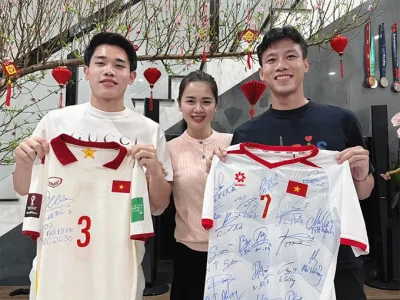 Quế Ngọc Hải trao áo đặc biệt, tin tưởng Đình Bắc dẫn dắt Việt Nam tới World Cup 2030