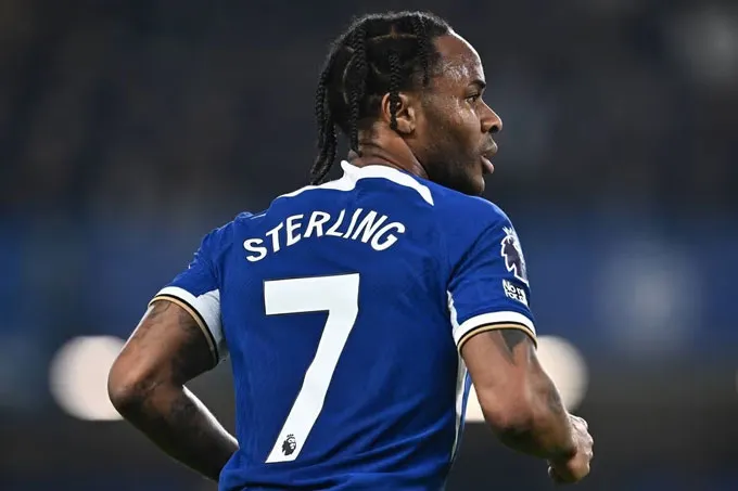Sterling sẵn sàng rời Chelsea