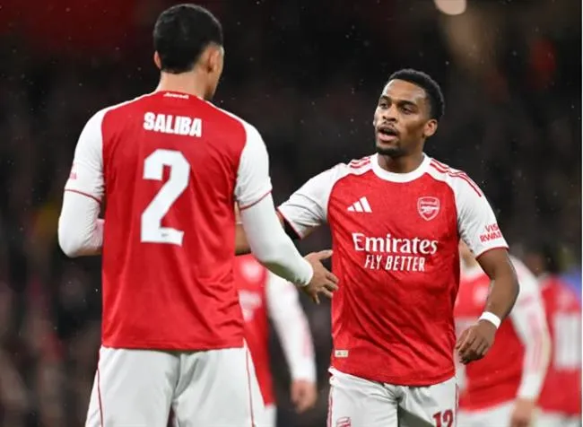 Cap nhat tinh hinh chan thuong cua Jurrien Timber va William Saliba 