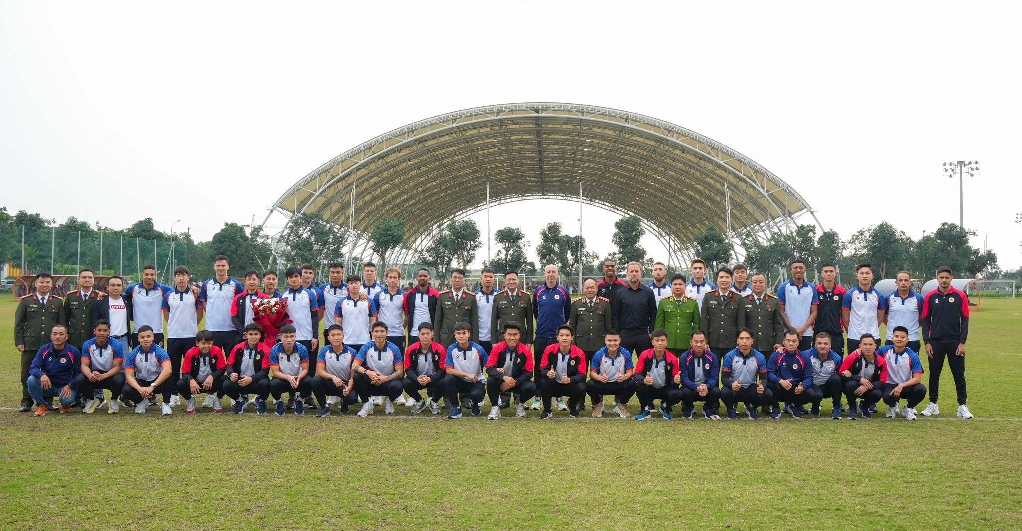 Toàn thể CLB CAHN chụp ảnh lưu niệm